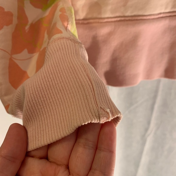 ✨Rare✨ Lululemon Peach Floral Scuba Hoodie - Picture 4 of 7